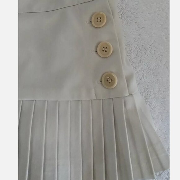 BCBGMaxAzria Cream Pleated Mini Skirt - Picture 5 of 7